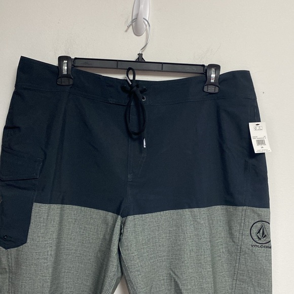 Volcom Mens Size 38 Black Combo Manic 2 Boardshorts - Picture 2 of 6